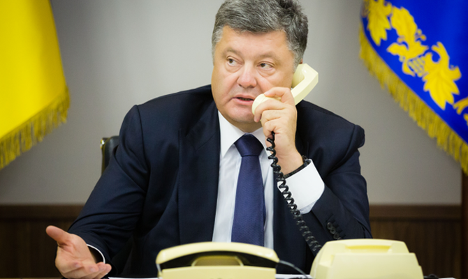 Порошенко провел телефонные переговоры с Меркель о миротворцах