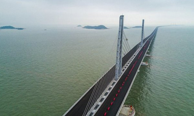 В Китае построили самый длинный морской мост в мире