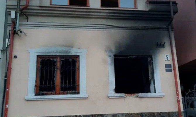 В Ужгороде второй раз за месяц подожгли офис союза венгров