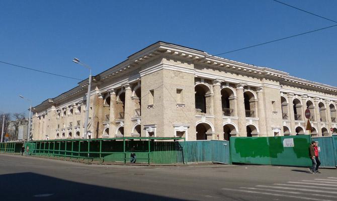 Гостиный двор вернули в коммунальную собственность Киева