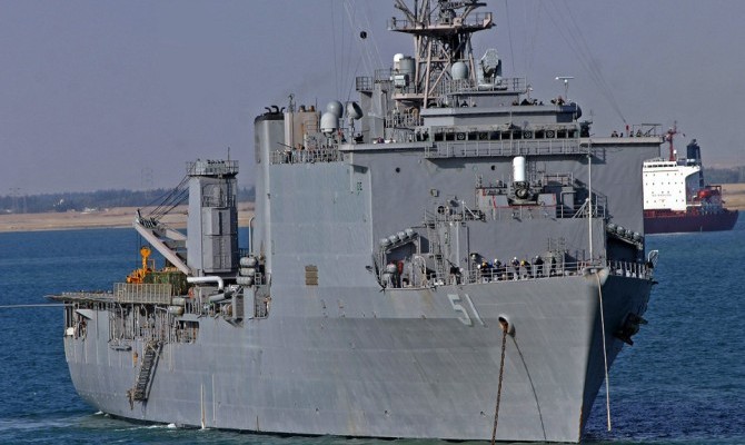 В Черное море вошел большой десантный корабль США