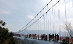 Китайцы открыли самый высокий стеклянный мост в стране