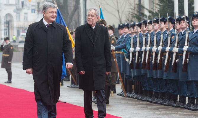 Украина готова увеличить количество своих миротворцев в миссиях ООН, - Порошенко