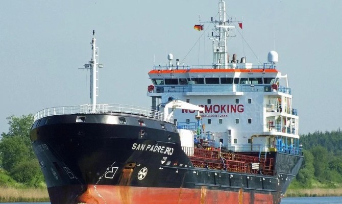 В Нигерии арестовали 16 украинских моряков за незаконную торговлю топливом