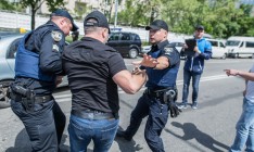 В Киеве на улицы вывели воруженные патрули