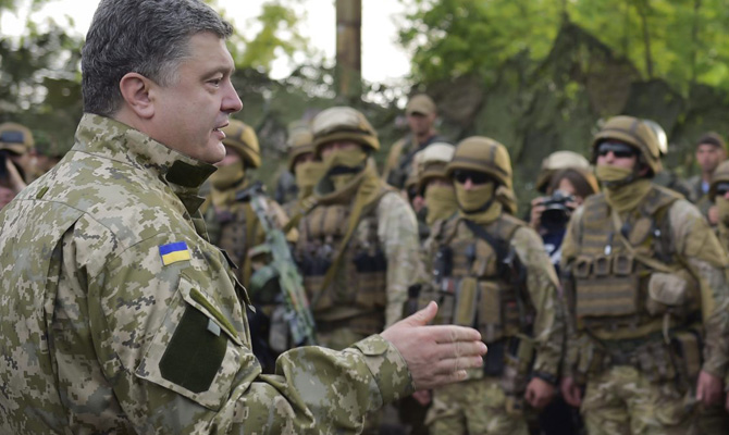 Порошенко подписал закон о возобновлении кредитования в зоне АТО для МСБ