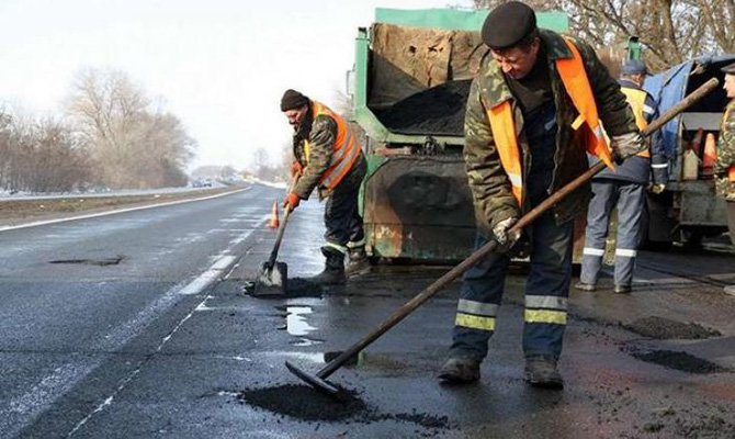 Укравтодор рассказал, сколько будет выделено на ремонт дорог