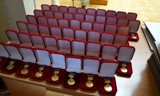 Кабмин увеличил размеры четырех государственных премий Украины