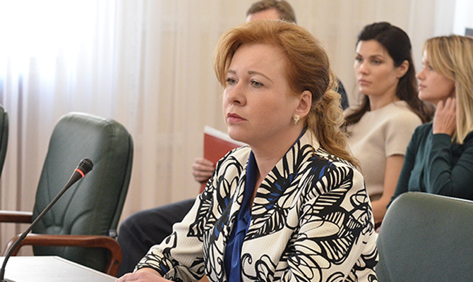 Судью из Торецка уволили за кражу чая и часов