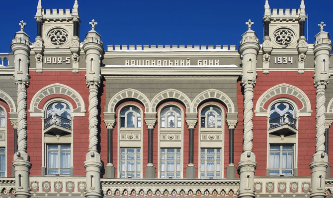Банк Порошенко подал в суд на НБУ
