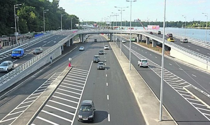 В Киеве с сегодняшнего дня ограничат движение по Набережному шоссе