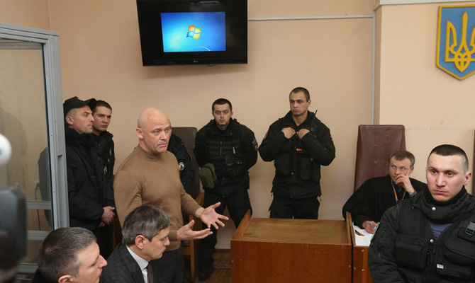 Суд продлил запрет выезда за границу мэру Одессы Труханову
