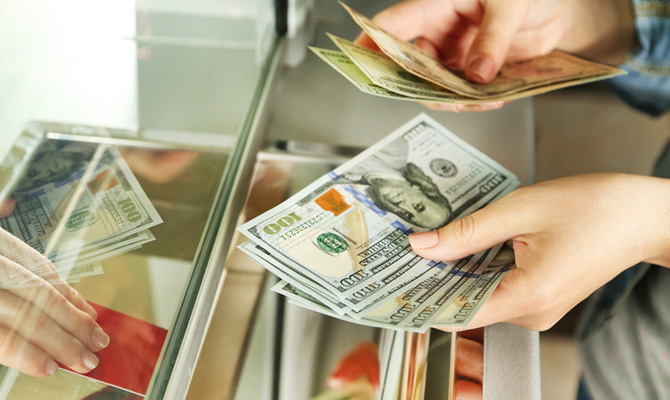 НБУ ожидает $9 миллиардов переводов от заробитчан