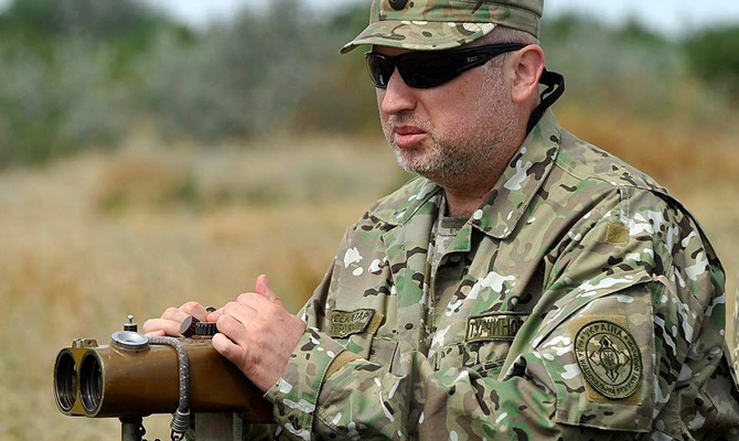 Турчинов озвучил количество российских военных в Крыму