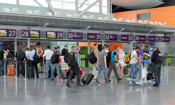 Пассажирские перевозки украинских авиакомпаний выросли почти на 13%