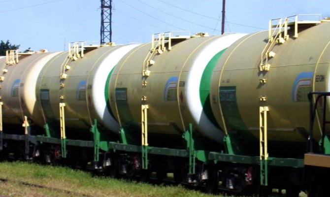 СМИ: Растаможивание нефтепродуктов приостановлено