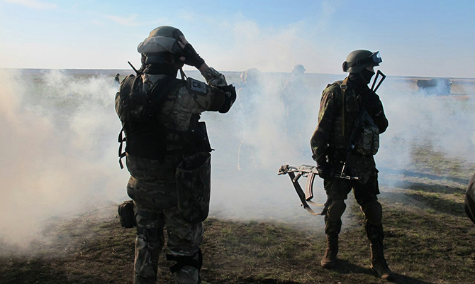 В АТО за сутки ранены двое украинских военных, - штаб
