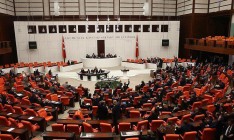 Парламент Турции поддержал проведение досрочных выборов