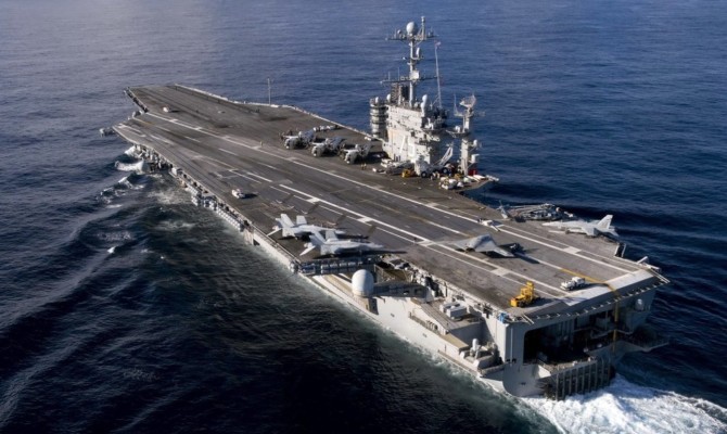 США хотят оставить в Средиземном море атомный авианосец из-за России