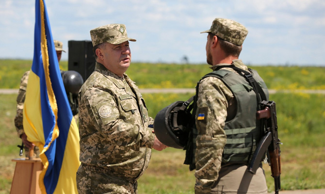 Полторак назвал точную дату завершения АТО на Донбассе