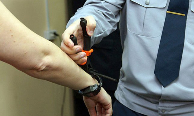 В МВД сломали 404 электронных браслета, каждый из которых стоит по 53 тыс. гривен