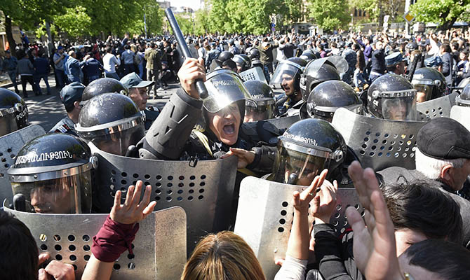 Оппозиция возобновляет акции протеста в Армении