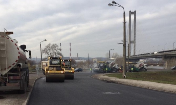 Киев потратит дополнительно 1,2 млрд грн на ремонт дорог