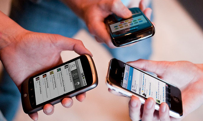 Более половины украинцев уже пользуются интернетом со смартфонов, — исследование