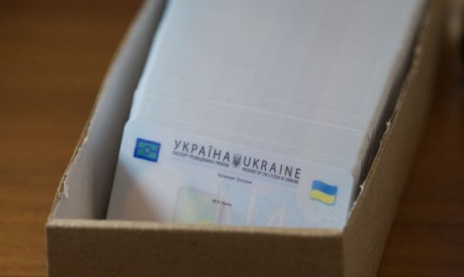 Вид на жительство в форме ID-карточек начнут выдавать с июня