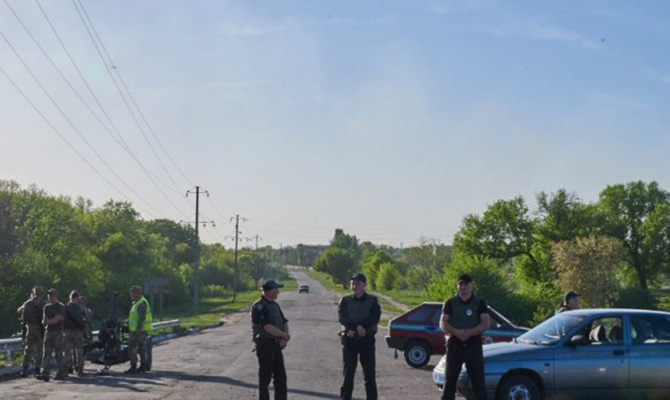 ГСЧС: в Балаклее продолжает тлеть трава, взрывов нет