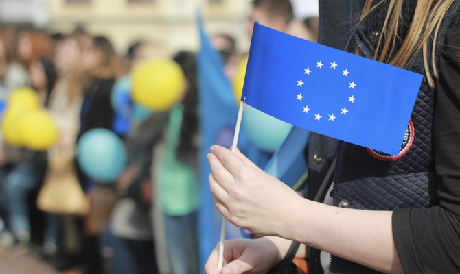 Полмиллиона украинцев посетили страны ЕС без виз, - Порошенко