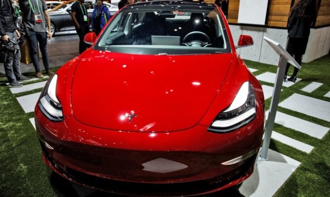Tesla начала поставки Model 3 за пределы США