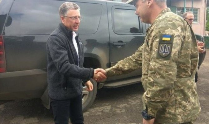 Наев встретился с Волкером на Донбассе