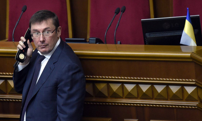 КС проверит законность назначения Луценко генпрокурором
