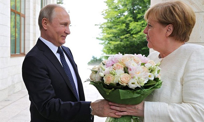 Путин и Меркель обсудили транзит газа по Украине