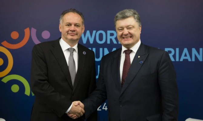 Порошенко обсудил с президентом Словакии подготовку к саммиту НАТО
