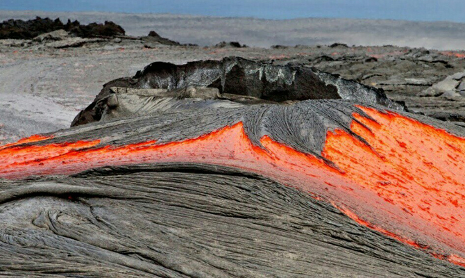 Украинцев просят не ехать на Гавайи, где бушует вулкан