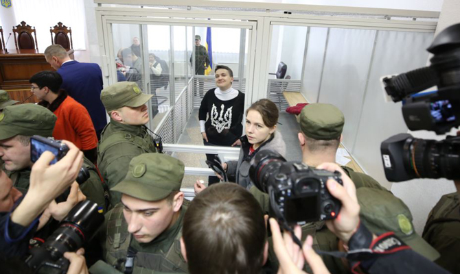 Суд оставил Савченко под стражей