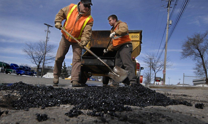 Отказаться от ямочного ремонта пока невозможно, - Новак