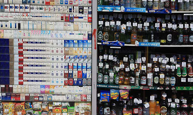 С начала года в Украине подорожали на 4% алкоголь и на 9% сигареты