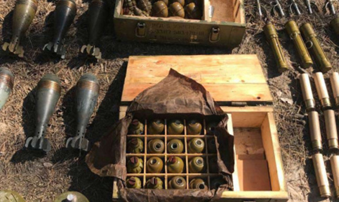 В Днепре обнаружили крупный тайник боеприпасов, вывезенных из зоны ООС