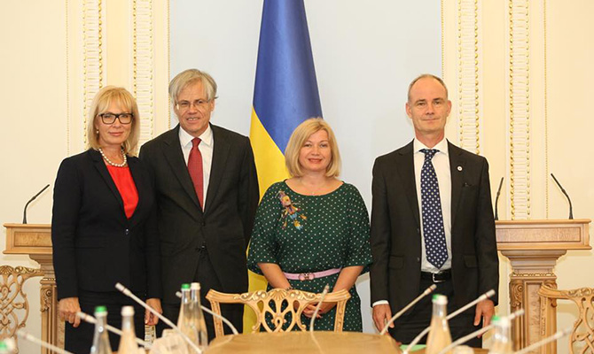 Геращенко назвала «горячие» темы во время встречи с делегацией Красного Креста