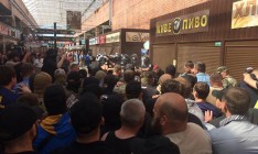 В Киеве разгромили киоски, вблизи которых избили пенсионера