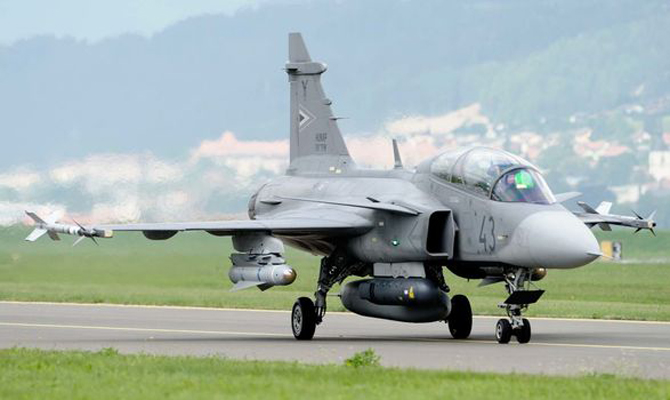 Венгрия объявила военную тревогу из-за нелегального самолета из Украины