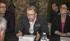 США выступают за миротворцев на Донбассе, − Волкер