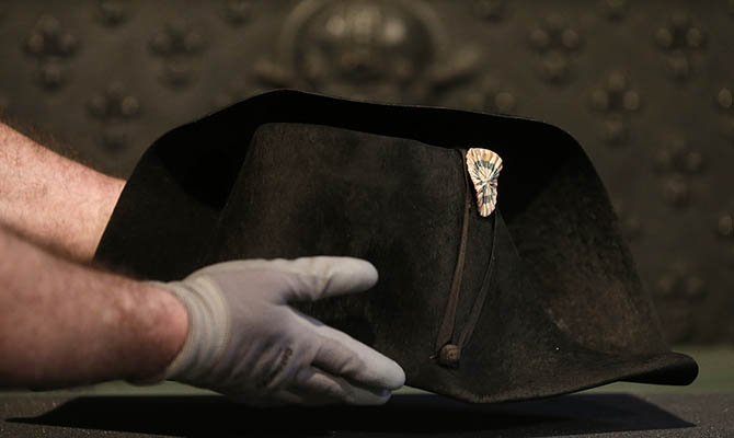 Двууголку Наполеона выставят на аукцион во Франции