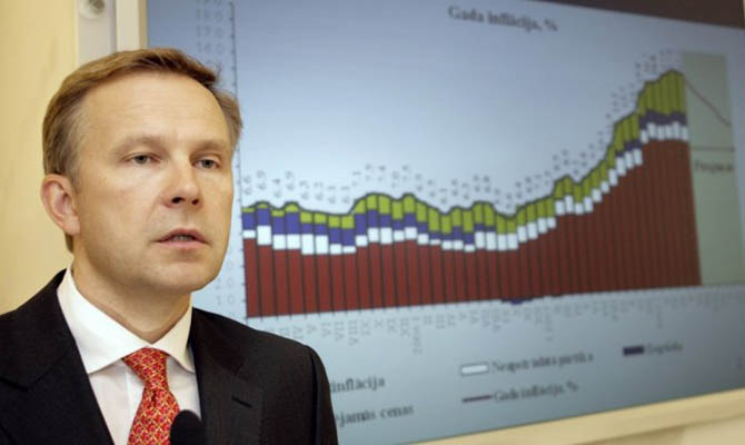 Президента Банка Латвии обвинили в получении €100 тыс. взятки