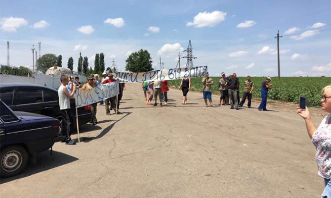 Работа Братского маслопрессового завода блокируется титушками и агро-лоббистами