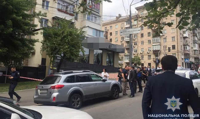 В центре Киева у ресторана подстрелили мужчину