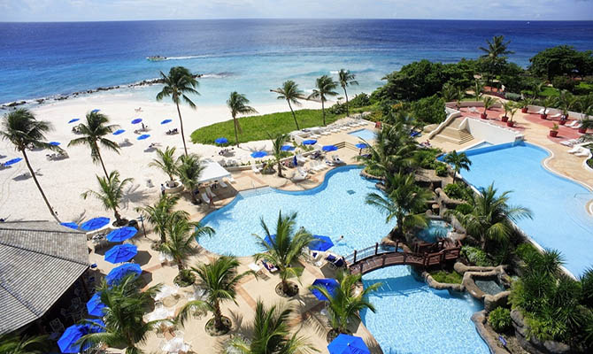 Власти Барбадоса вводят сразу два туристических налога